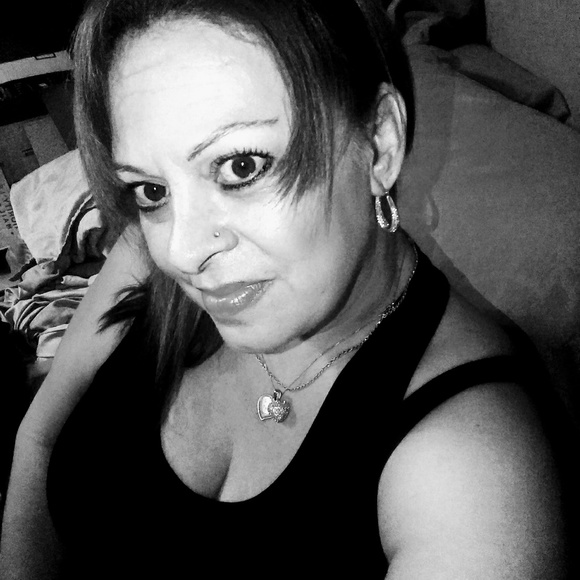 Meet your Posher, Melissa - Picture 2 of 6